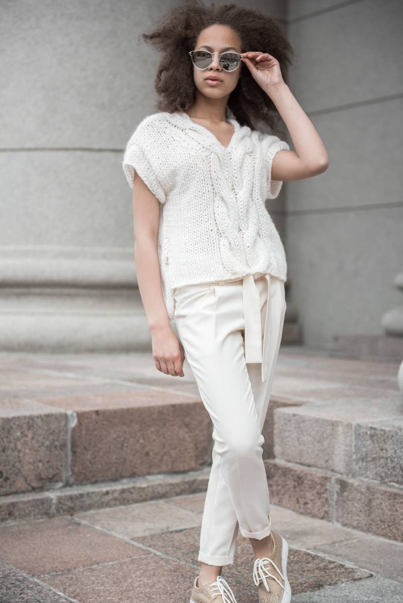 Kurze Ärmel Zopfmuster Pullover Weste, Sommer Top Mit V-Ausschnitt, Frau Trendige Ärmellose Bluse, Und Frühling Strickwaren von TKnitKnitwear