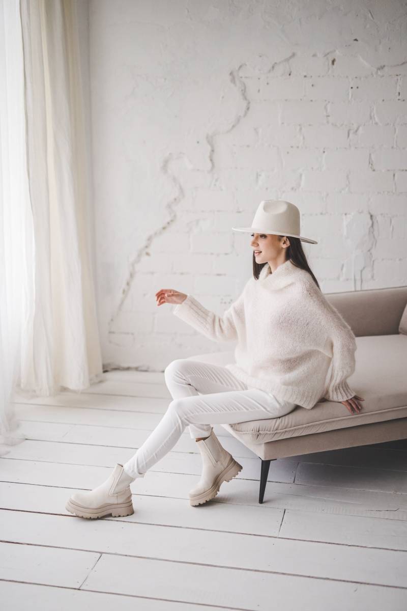 Locker Sitzender Weicher Seiden Mohair Oversize Pullover Für Frauen, Cremefarbener Lässiger Rollkragenpullover, Dünner Grobstrick von TKnitKnitwear