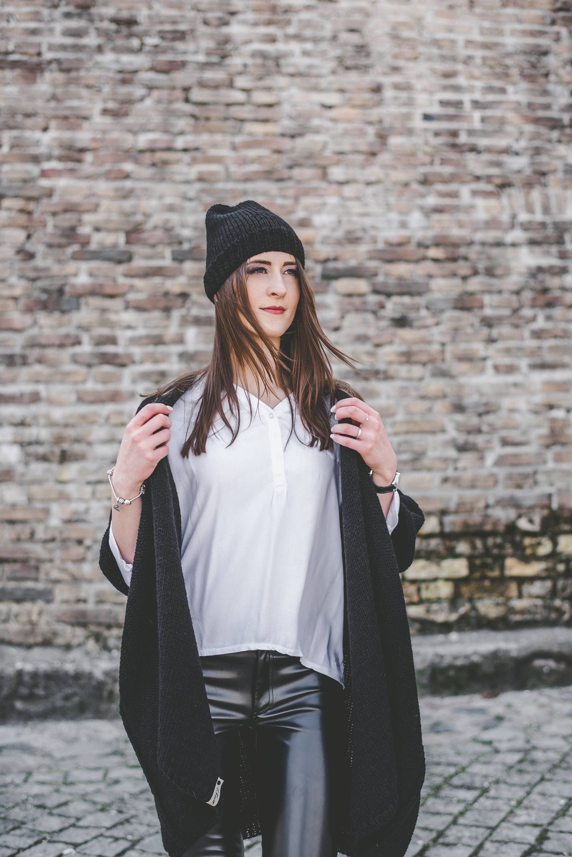 Offene Lange Pulloverweste, Cocoon Boho Cardigan, Ärmelloser Oversize-Pullovermantel, Schwarzer Sommermantel Mit Lockerer Passform Offene Lange Pulloverweste, Cocoon Boho Cardigan, Ärmelloser Oversize-Pullovermantel, Schwarzer Sommermantel Mit Lockerer Passform von TKnitKnitwear