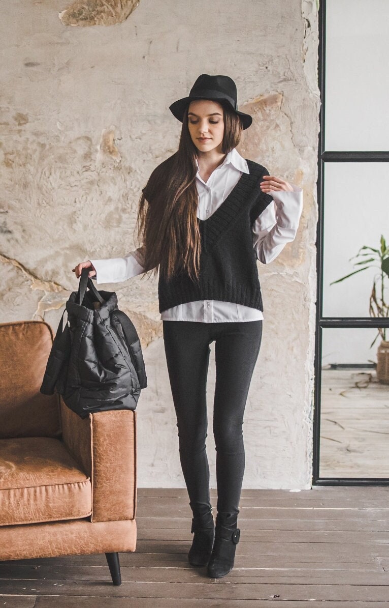 Schwarze Pullover Weste Mit V-Ausschnitt, Ärmelloses Top Für Frauen, Oversize Kurze Weste, Lockere Passform Frühling Top, Grobstrick Büro von TKnitKnitwear