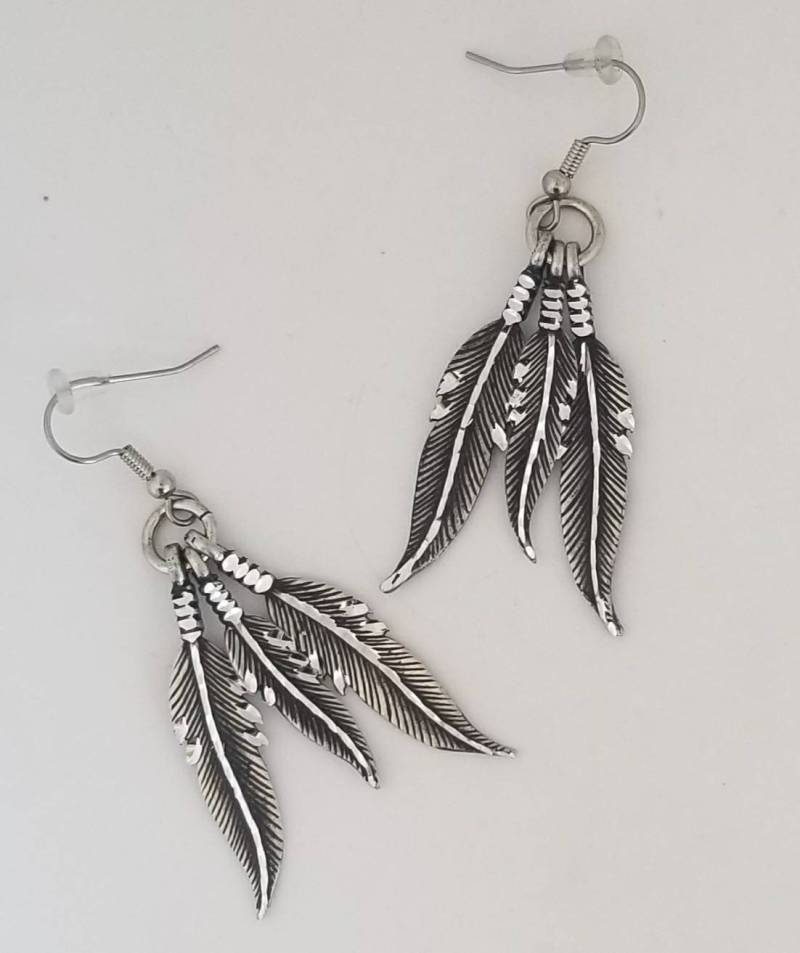 Drei Feder Ohrringe Drei Feder Ohrringe von TLAtreasures