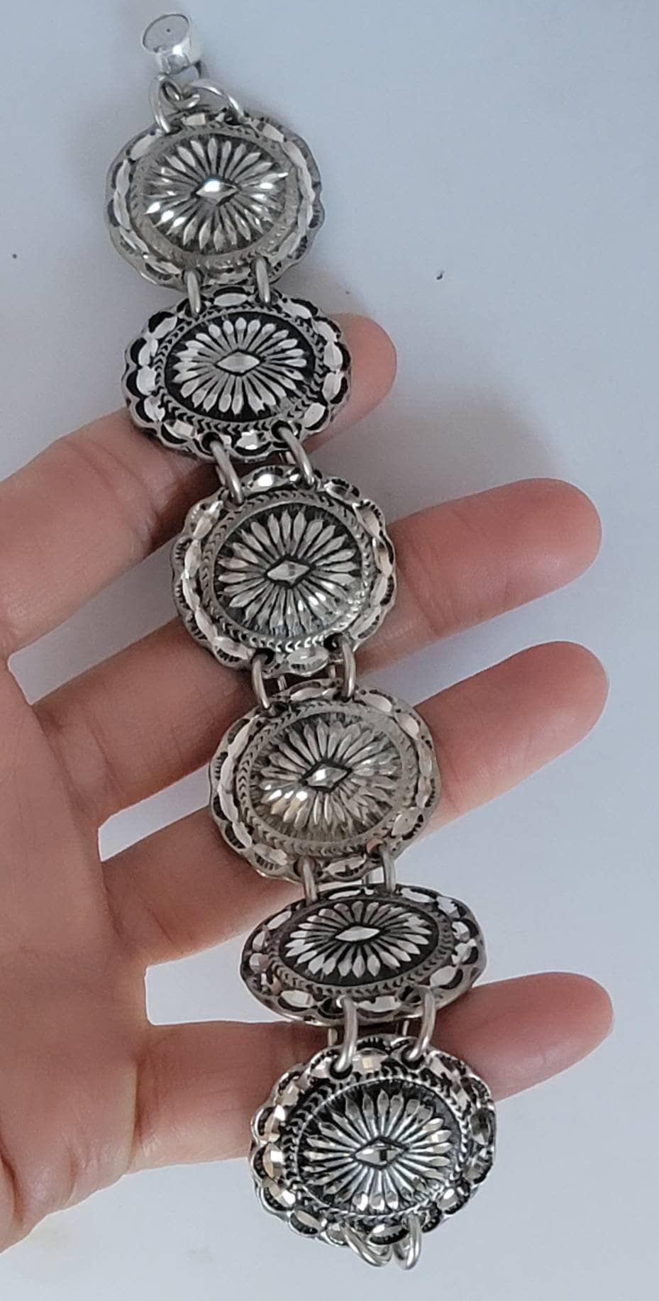 Mittelgroßes Concho-Armband Mittelgroßes Concho-Armband von TLAtreasures