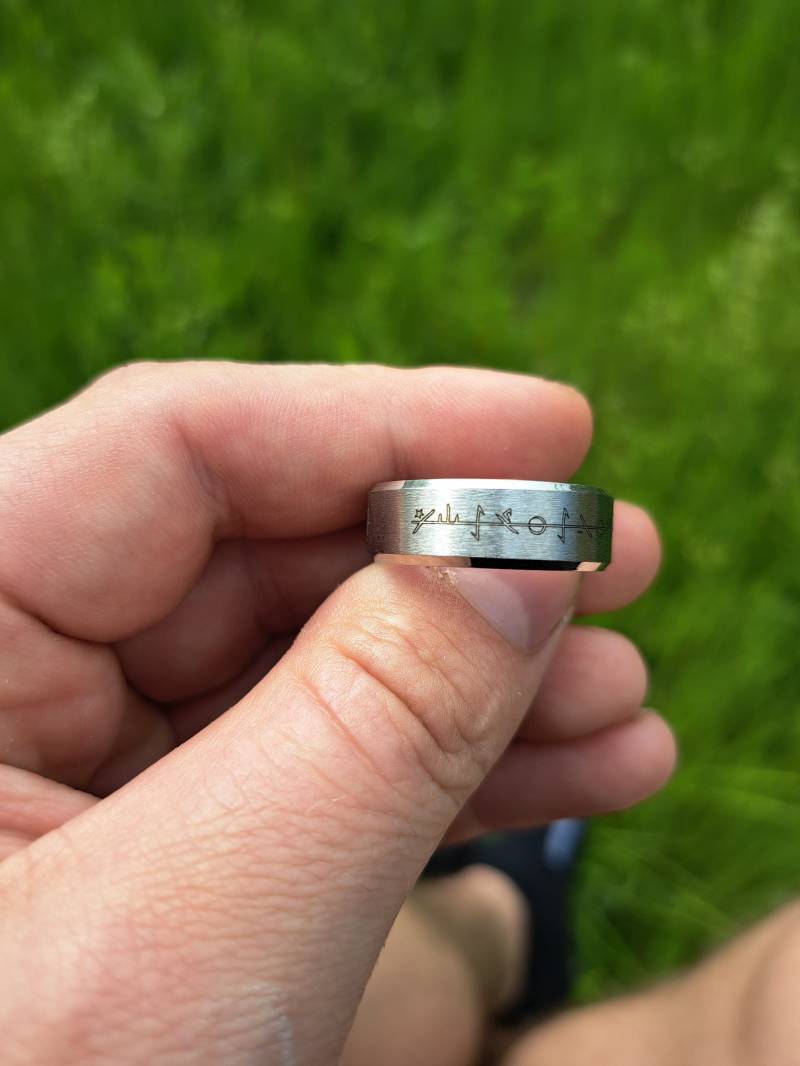 Ring "Phyrexian" Engraved von TLCraftsStudio