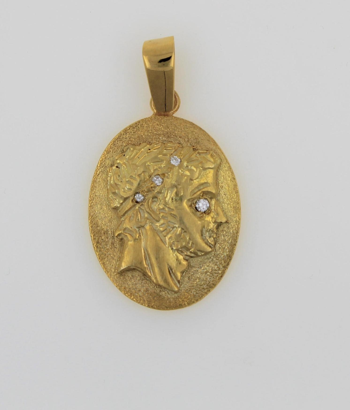 Vintage Handgemachter 14K Gelbgold Natürliche Diamantencaesar Anhänger Vintage Handgemachter 14K Gelbgold Natürliche Diamantencaesar Anhänger von TMGEMS