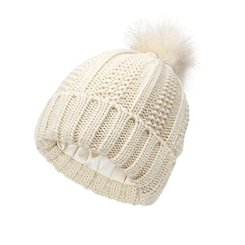 TOEECY Bommelmütze Mütze Damen Winter Warme Beanie Satin Gefüttert Weiche Strickmütze Schützen Frisur Wintermütze Mit Kunstpelz Bommel für Frauen (Beige) von TOEECY