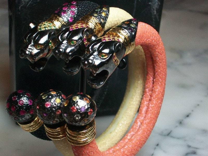 Armreif Rochenleder Kette Panther Safir Rubin Ring von TOMKJustbe