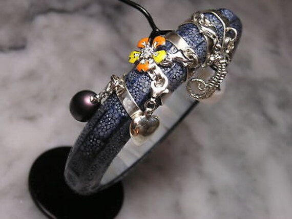 Rochenleder Armreif Armband Charm Bluete Herz Perle 925 Seepferd von TOMKJustbe
