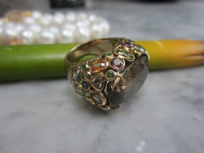 Tom K Ring Solitaer Rauchquarz Hommage Femme Turmalin Tansanit Saphir Smaragd Design von TOMKJustbe