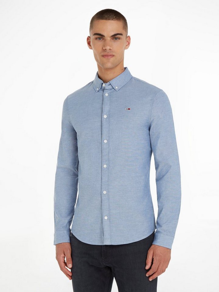 Tommy Jeans Langarmhemd TJM Slim Stretch Oxford Shirt mit Flaglabel auf der Brust von Tommy Jeans