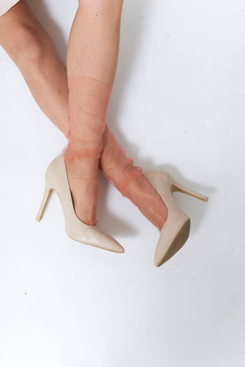 Bunte Trendige Tüll Frauen Socken Transparent Nylon Sheer Handgemachte Spitze Mesh Für Mädchen Nette Blau Rot Violett Rosa Koralle Neuheit Sommer von TONKObrand