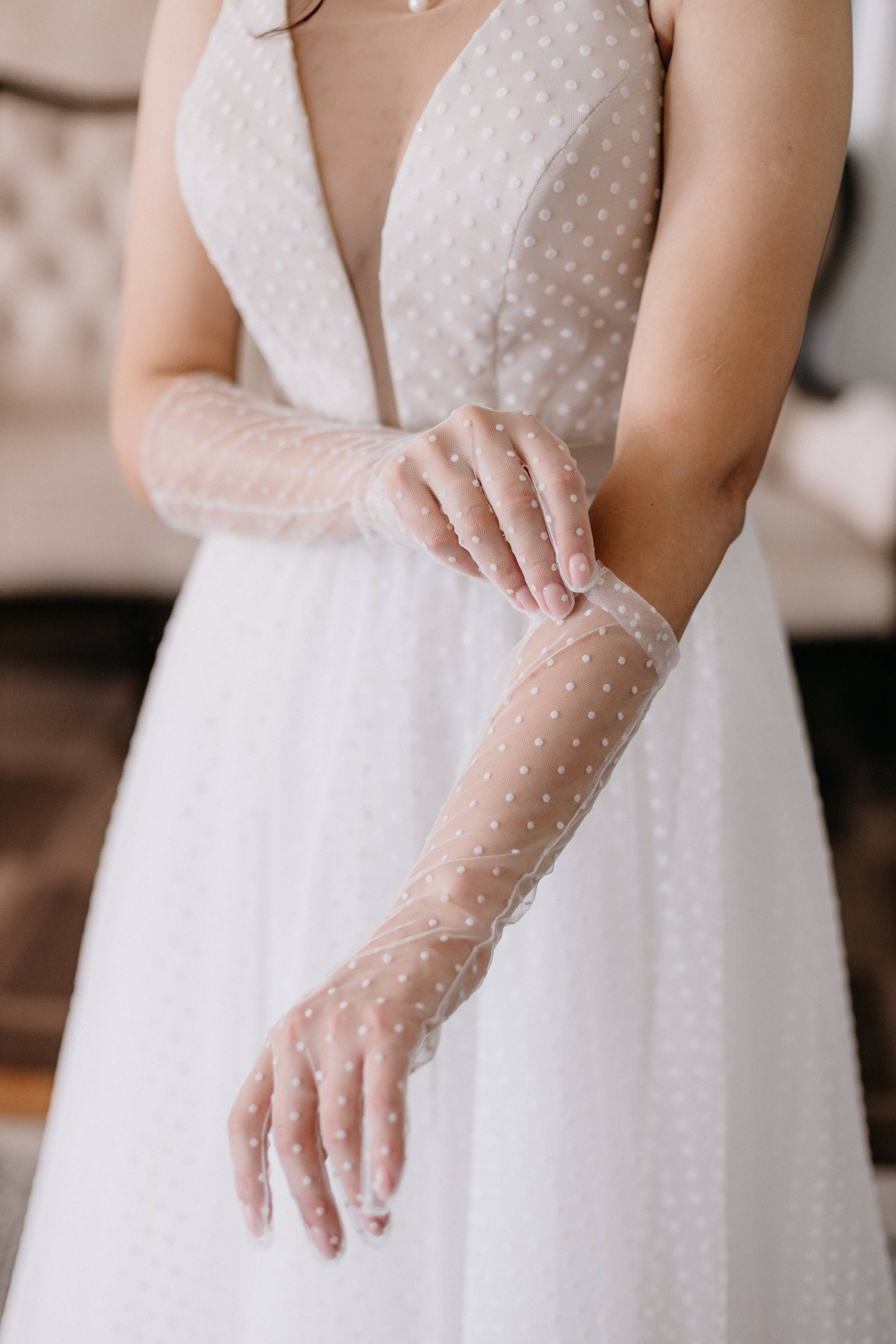 Weiße Hochzeitshandschuhe, Tüll Netzhandschuhe, Brauthandschuhe, Polka Dot Handschuhe, Abendlange Ellbogenhandschuhe, 1202 Weiße Handschuhe von TONKObrand