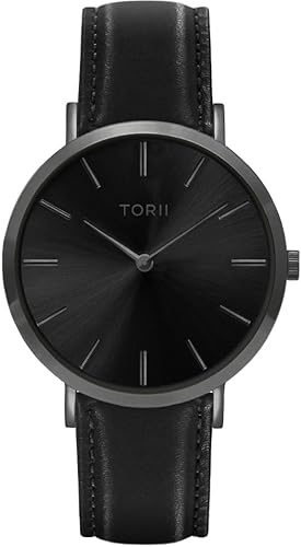 TORII Die Damen- und Herrenuhr A38BL.BA in klassischem Schwarz ist EIN klassisches Modeaccessoire. von TORII