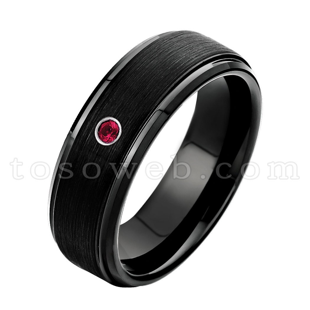Damen Juli Birthstone Ring, Rubin Solitär Ehering, 6mm Gebürstet Schwarz Ionenplattiert Abgestufte Kante, Hartmetall Ring Ts0852 von TOSOWEB
