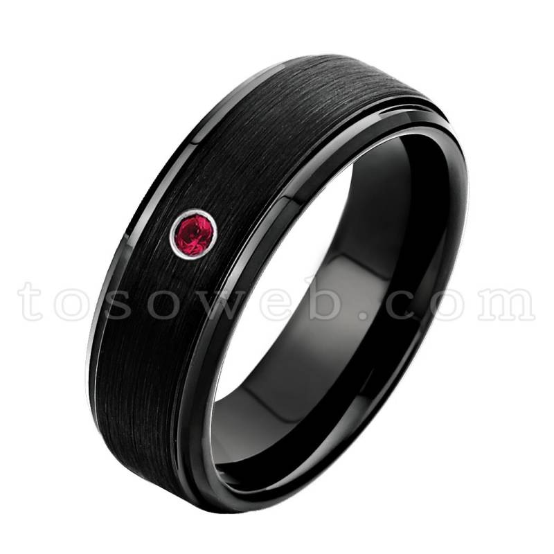 Damen Juli Birthstone Ring, Rubin Solitär Ehering, 6mm Gebürstet Schwarz Ionenplattiert Abgestufte Kante, Hartmetall Ring Ts0852 von TOSOWEB