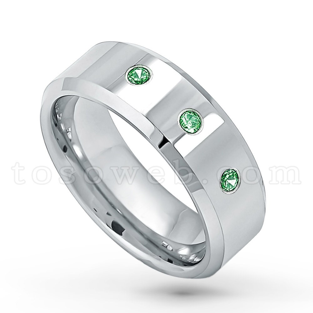 Herren 0.21Ctw Tsavorit Edelstein 3-stein Ring, Januar Birthstone Band, Polish Finish Abgeschrägte Kante Comfort Fit Hartmetallring Ts0092 von TOSOWEB