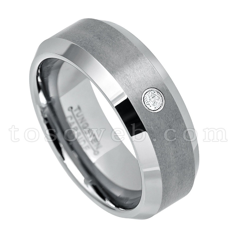 Weißer Diamant Solitär Ehering Für Männer, April Birthstone, 8mm Gebürsteter Mitte Abgeschrägter Rand Hartmetallring Ts0032 von TOSOWEB
