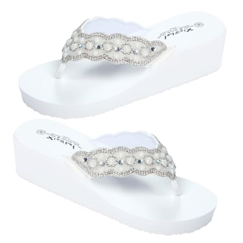 TOVINANNA Sommer Damen Sandalen mit Perlen und Strassbesatz Rutschfeste Flache Badeschuhe Leicht und Bequem für Strand und Alltag Weiß von TOVINANNA