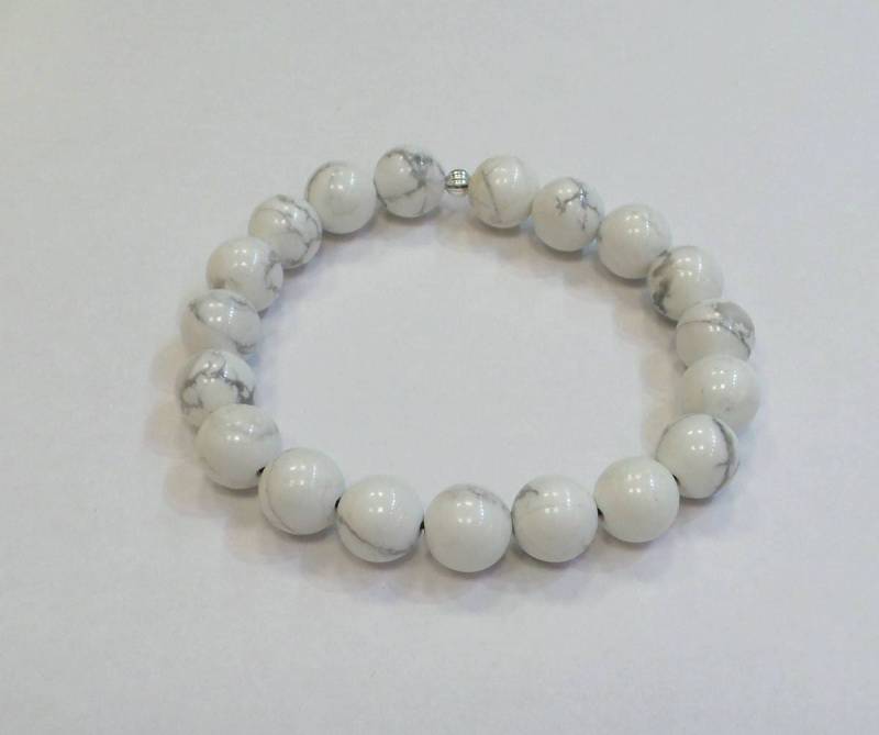 Handgemachte Howlith Perlen Armband 10 Mm Naturstein von TRENDYANYTHING