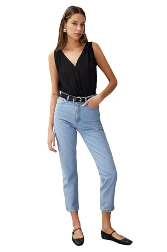 Trendyol Women's Basic Normal Waist Mom Jeans, Blue, 34 von TRENDYOL