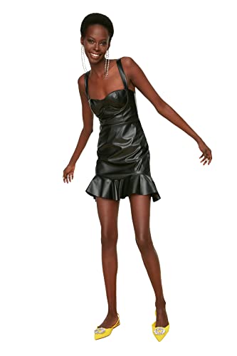TRENDYOL Damen Künstliches Lederkleid. Dress Figurbetont, Schwarz, 36 von TRENDYOL