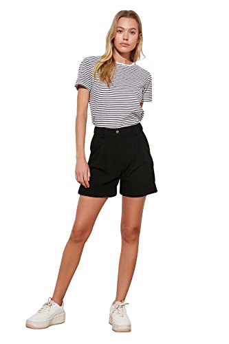 Trendyol Damen Basic and Bermuda Casual Shorts, Schwarz, 38 EU Trendyol Damen Basic and Bermuda Casual Shorts, Schwarz, 38 EU von TRENDYOL