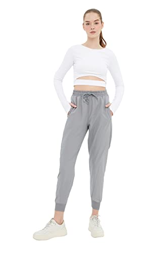 Trendyol Damen Gray Parachute Fabric Detailed Loose Jogger Sports Knitted Tracksuit Sweatpants, Gray, M EU von TRENDYOL