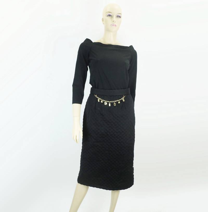 Vintage 80Er Jahre Avantgarde Rock Schwarzer Gesteppter Wattierter Stoff Gold Und Perlen Deko Gr. 40 von TRICoVINTAGE