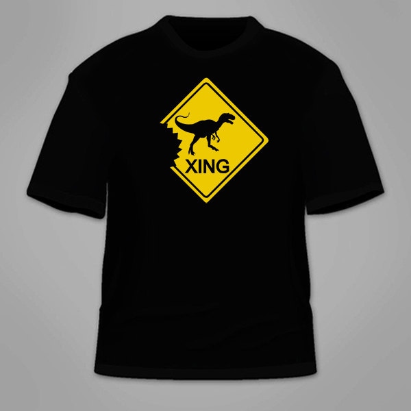 Dinosaurier Crossing T-Shirt. Lustiges Jurassic Parodie Neuheit Park T Shirt Super Nerdy Geeky Kleidung Nerd Gag Geschenk Straßenschild Sarkasmus von TSL21