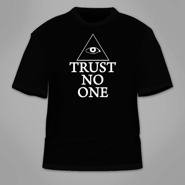 Trust No One T-Shirt. Verschwörungstheorie T-Shirt X-Akte Paranormal Anti-Regierung Ich Möchte Alles Sehen Auge Illuminati Cool Nwo Glauben von TSL21