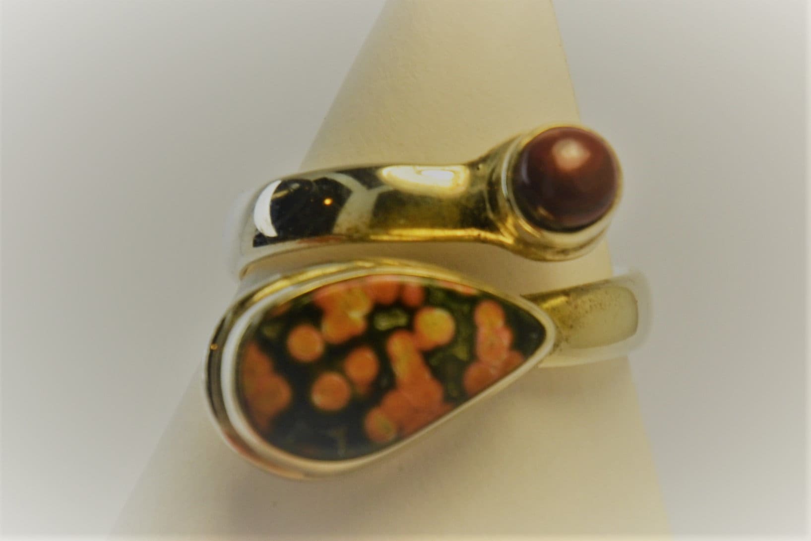 Es Ist Ein Pilz Unter Uns Es Ist Ein Pilz Unter Uns von TSLJewelry