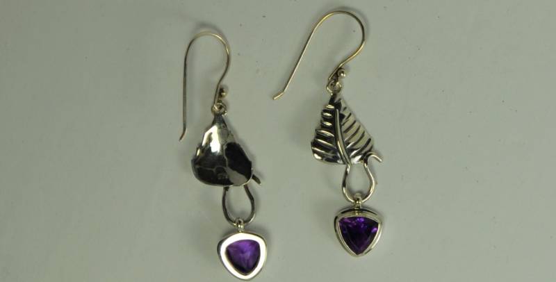 Hier Wächst Eine Lila Farnblatt Hier Wächst Eine Lila Farnblatt von TSLJewelry