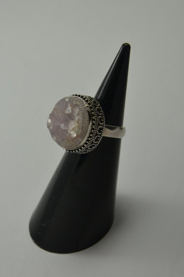 Lila Konkaver Ring Lila Konkaver Ring von TSLJewelry