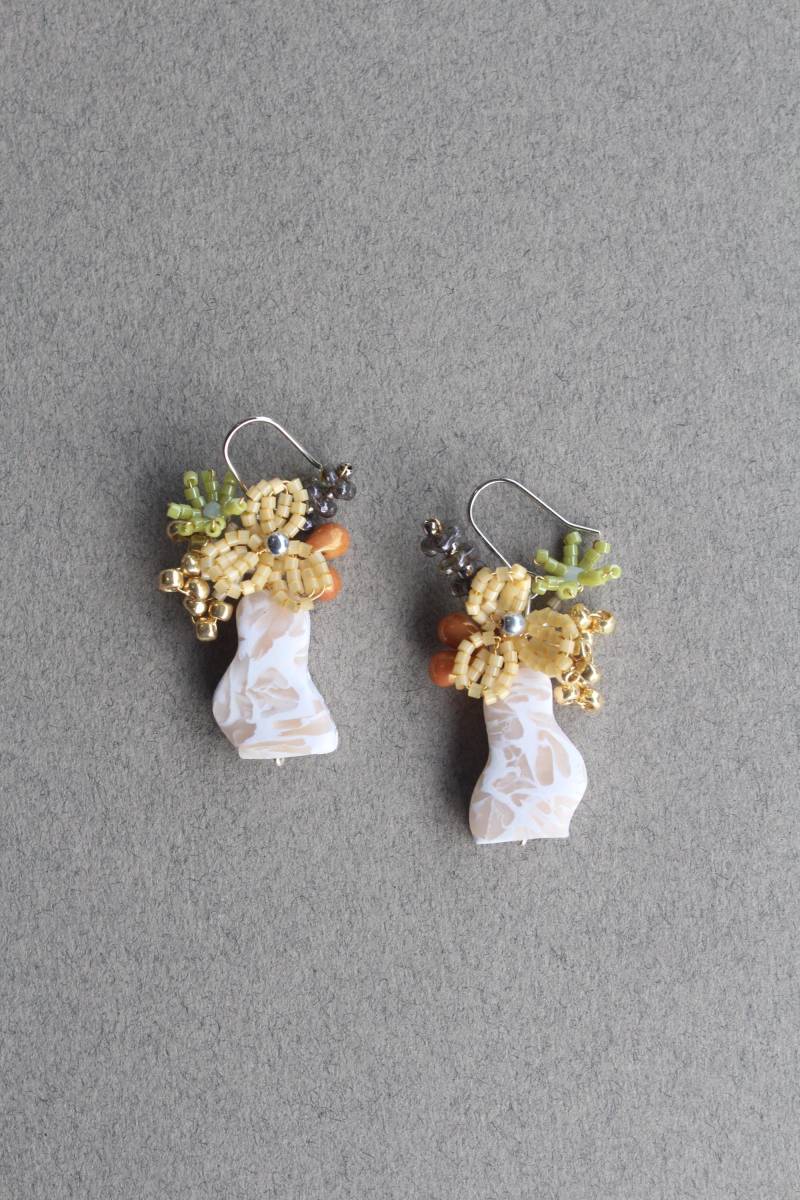 Blumen in Vase Ohrringe von TSUNJA