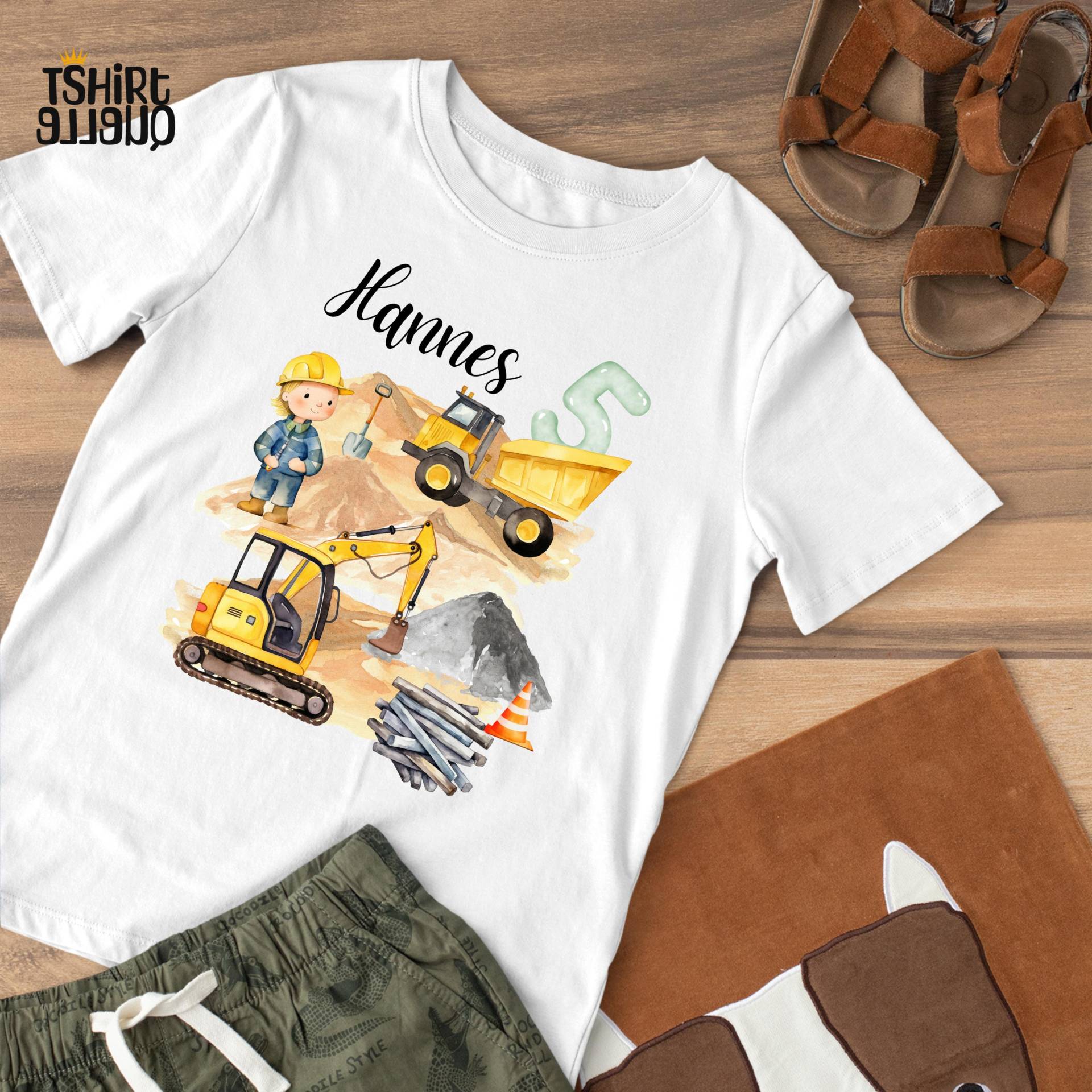 Baustelle Kinder T-Shirt Oder Sweatshirt - Personalisiert Geburtstagsshirt 3 4 5 6 7 Jahre Mit Bagger Geschenk Für Kleine Bauarbeiter von TShirtQuelle