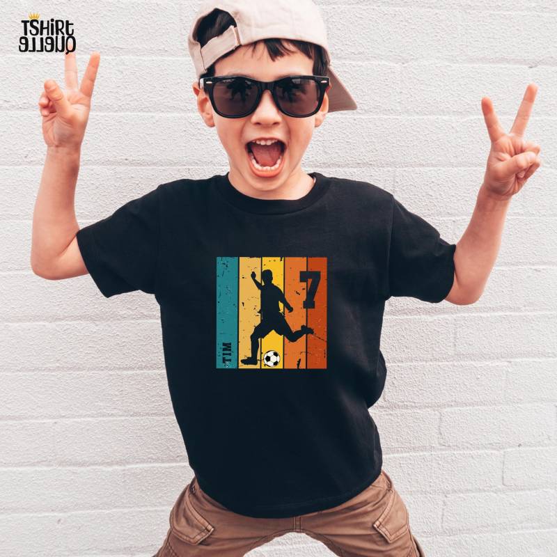 Fußballtrikot Kinder Geburtstagsshirt - Personalisiertes T-Shirt Oder Sweatshirt Mit Name Und Zahl Fussball Geburtstag 6 7 8 9 10 11 12 14 von TShirtQuelle