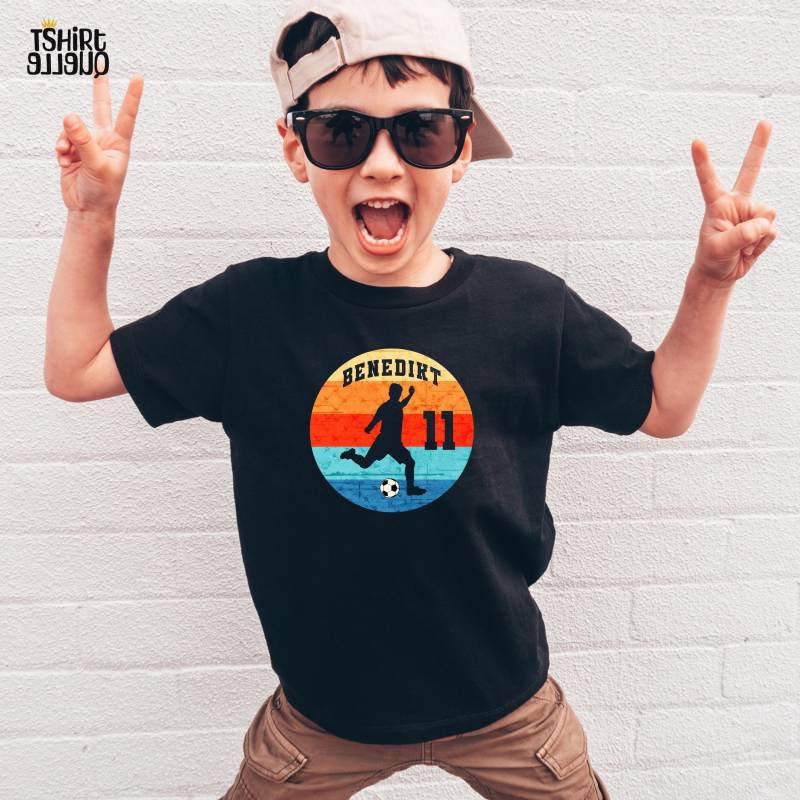 Fußballtrikot Kinder T-Shirt Oder Sweatshirt - Personalisiert Mit Name Und Zahl Fußball Geburtstagsshirt 5 6 7 8 9 10 von TShirtQuelle