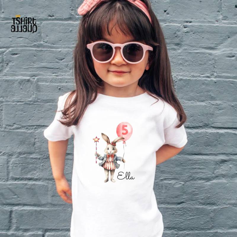 Hase Mit Luftballon T-Shirt Oder Sweatshirt Für Kinder - Personalisiert Name Und Zahl Kaninchen Geburtstagsshirt 3 4 5 6 7 8 9 10 11 von TShirtQuelle