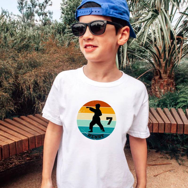 Kampfsport T-Shirt Oder Sweatshirt Für Kinder - Personalisiert Mit Name Und Zahl Geburtstagsshirt 5 6 7 8 9 10 von TShirtQuelle
