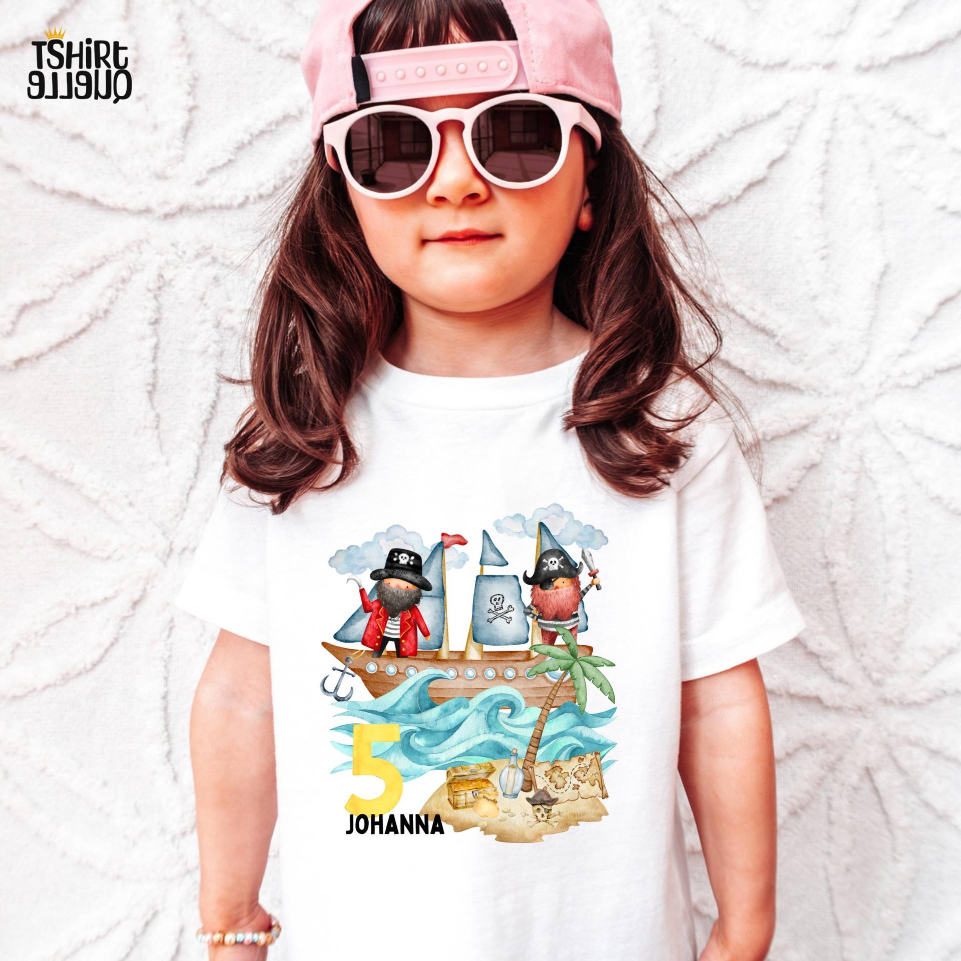 Piraten T-Shirt Kinder Personalisiert Piratenschiff Geburtstagsshirt Mit Name Und Zahl Piratenparty Geschenke Zum Kindergeburtstag Piraten T-Shirt Kinder Personalisiert Piratenschiff Geburtstagsshirt Mit Name Und Zahl Piratenparty Geschenke Zum Kindergeburtstag von TShirtQuelle