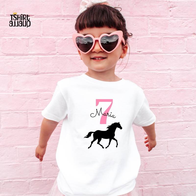 Reiten Silhouette Kinder Shirt Oder Sweatshirt - Personalisiert Mit Name Pferd Motiv Geschenk Für Kleine Reiter Und Pferdefans von TShirtQuelle