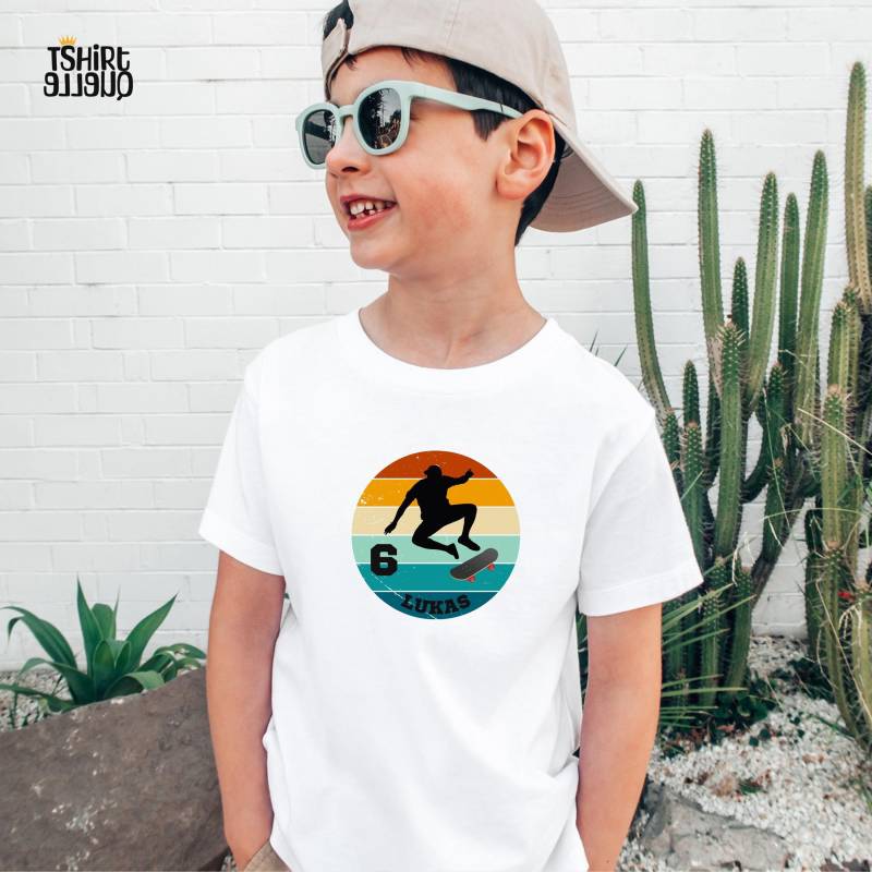 Skateboard T-Shirt Oder Sweatshirt Für Kinder - Personalisiert Mit Name Und Zahl Skater Geburtstagsshirt 5 6 7 8 9 10 von TShirtQuelle