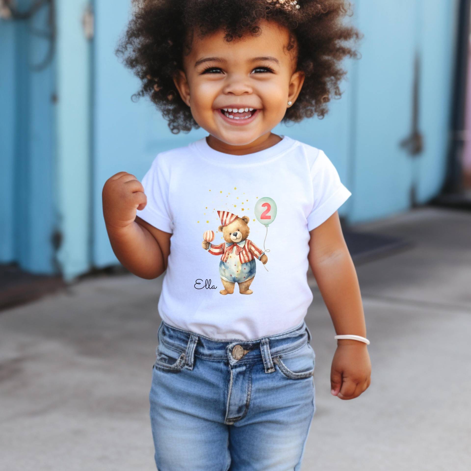 Teddybär T-Shirt Oder Sweatshirt Für Kinder - Personalisiert Mit Name Und Zahl Zirkus Geburtstagsshirt 3 4 5 6 7 8 9 10 11 von TShirtQuelle