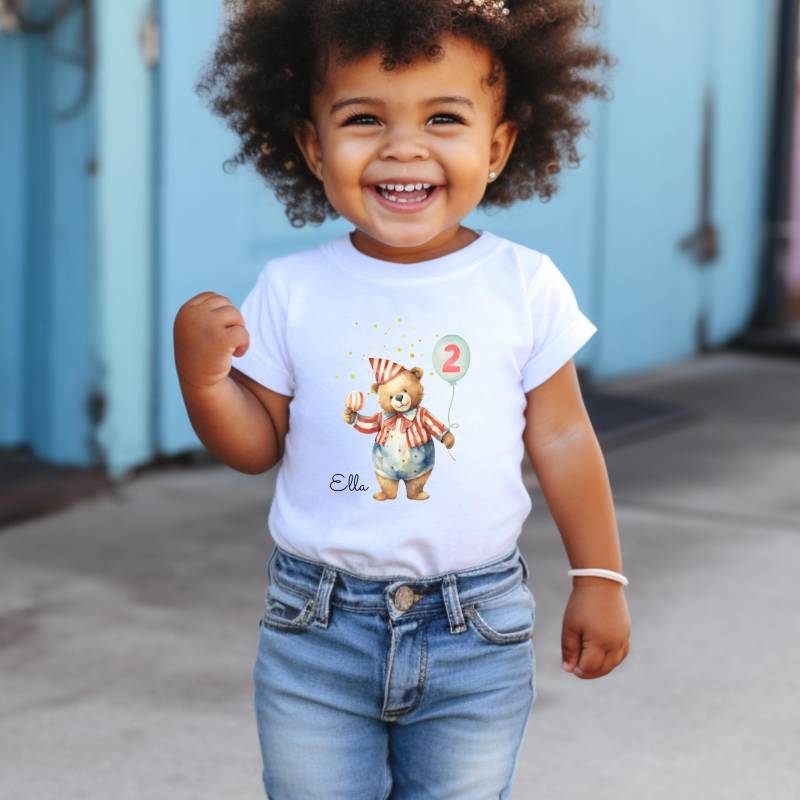Teddybär T-Shirt Oder Sweatshirt Für Kinder - Personalisiert Mit Name Und Zahl Zirkus Geburtstagsshirt 3 4 5 6 7 8 9 10 11 von TShirtQuelle