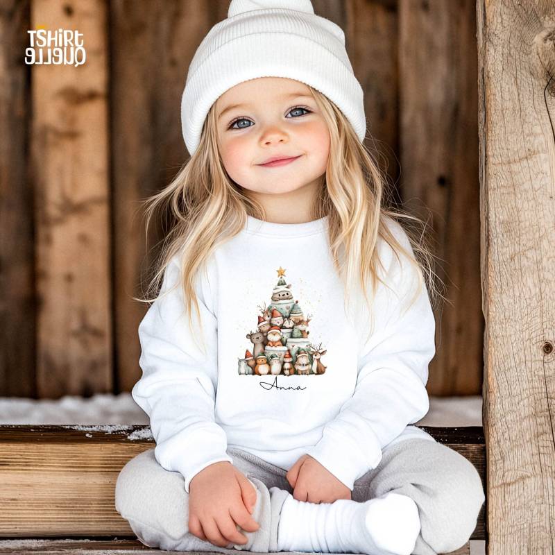 Waldtiere Weihnachten Kinder T-Shirt Oder Weihnachtspulli - Personalisiert Mit Name Tannenbaum Weihnachtstiere 3 4 5 6 7 8 9 10 Jahre Waldtiere Weihnachten Kinder T-Shirt Oder Weihnachtspulli - Personalisiert Mit Name Tannenbaum Weihnachtstiere 3 4 5 6 7 8 9 10 Jahre von TShirtQuelle