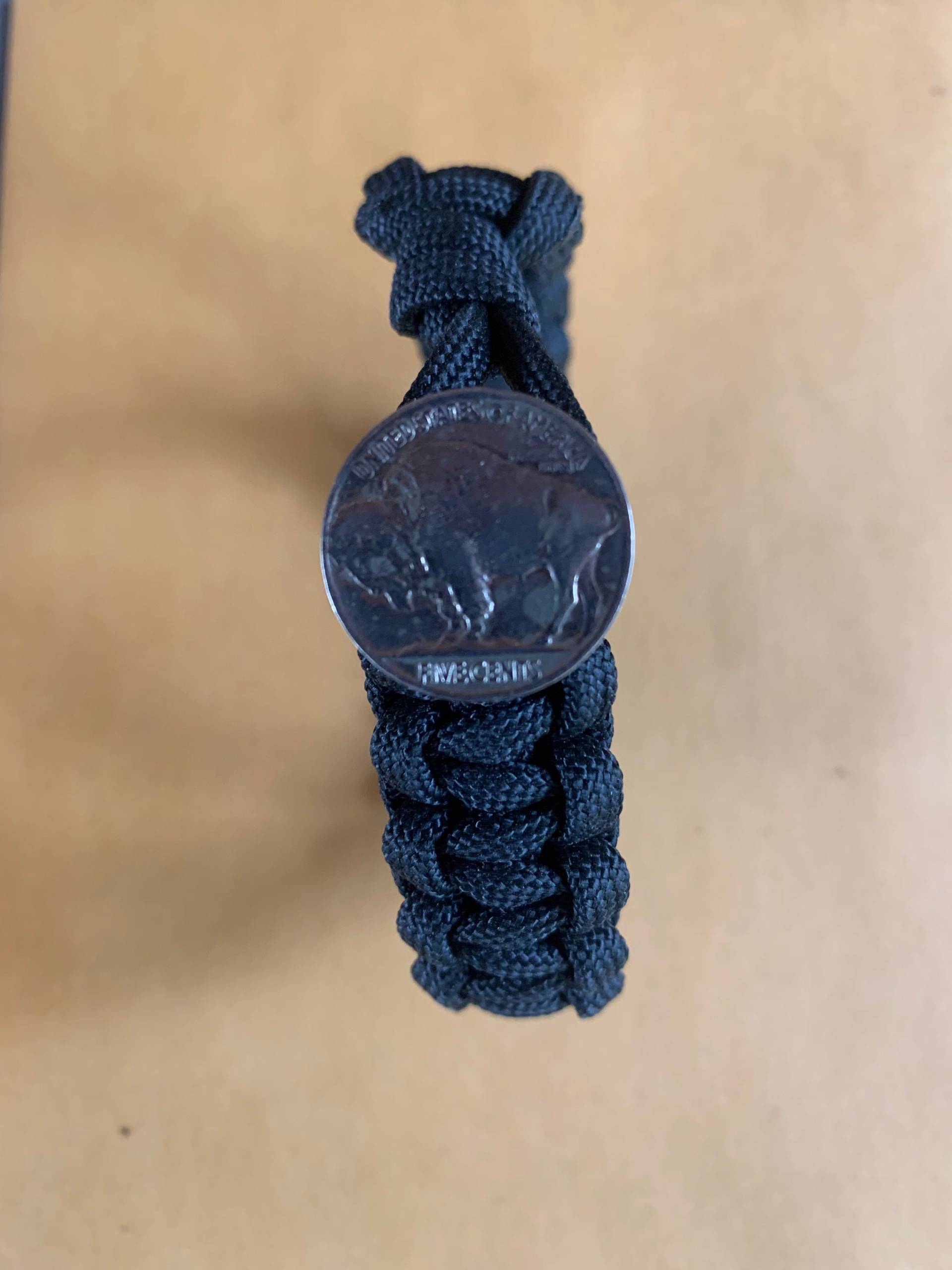 Buffalo Nickel Solid Black Paracord Armband Buffalo Nickel Solid Black Paracord Armband von TUFDAWG