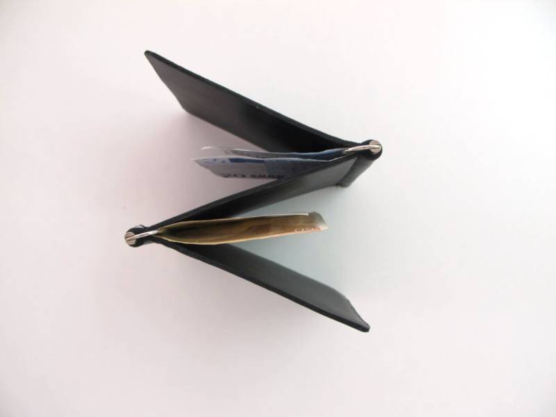 Leder Clipbörse. in Drei Farben Erhältlich von TUMABROTHERS