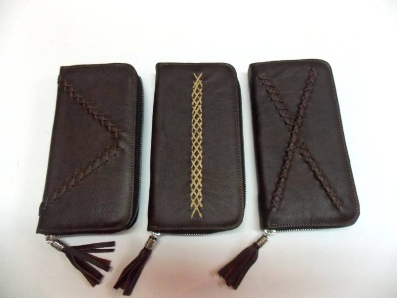 Frauen Leder Brieftasche Mit Quaste Kreuz Genähte Handgemachte Brieftasche. Maßgeschneidert von TUMABROTHERS