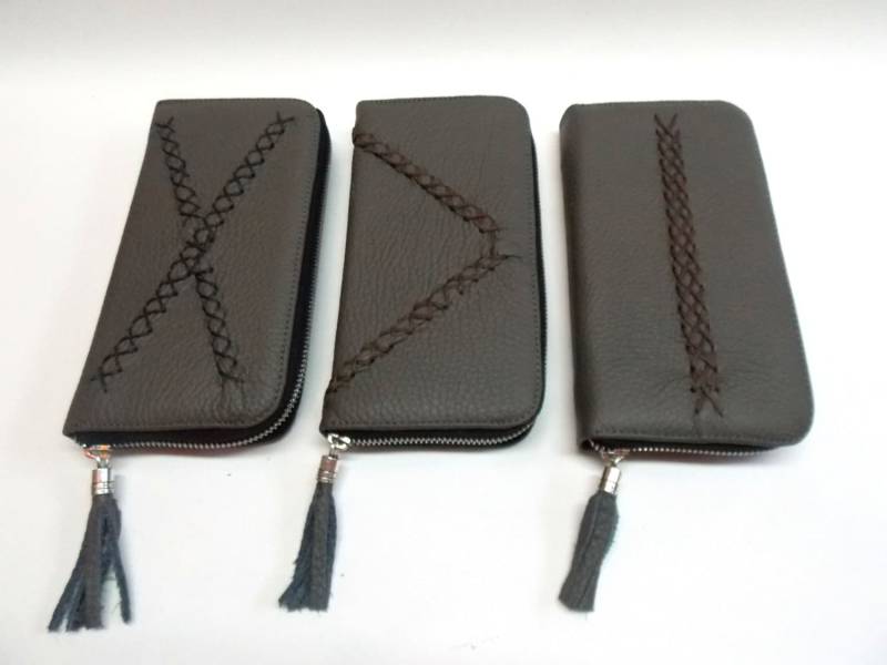 Geräumige Ledergeldbörse Mit Quaste Kreuz Genähte Handgemachte Geldbörse. Maßgeschneidert von TUMABROTHERS