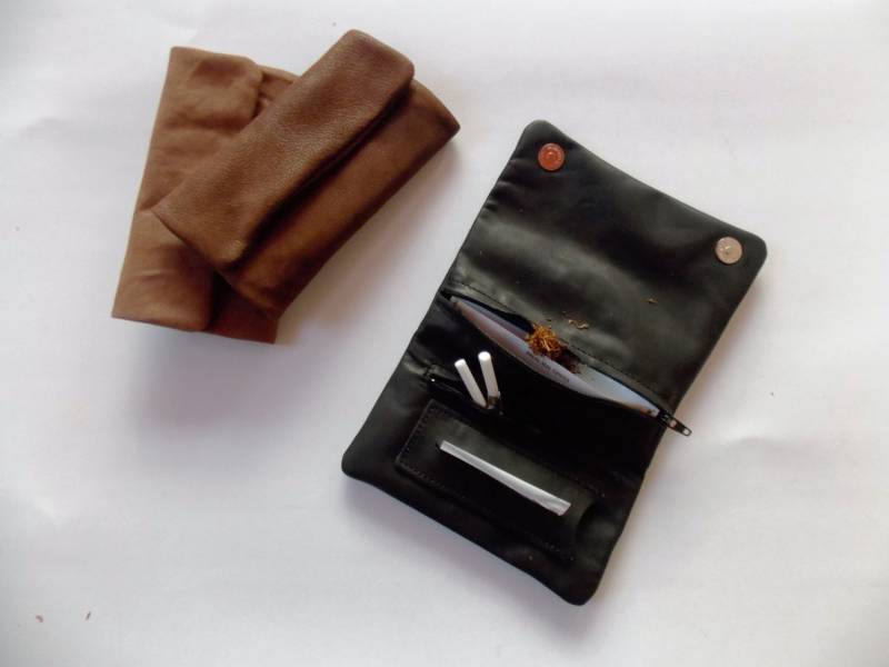 Handgefertigte Exklusive Ledertabaktasche in 3 Farben von TUMABROTHERS