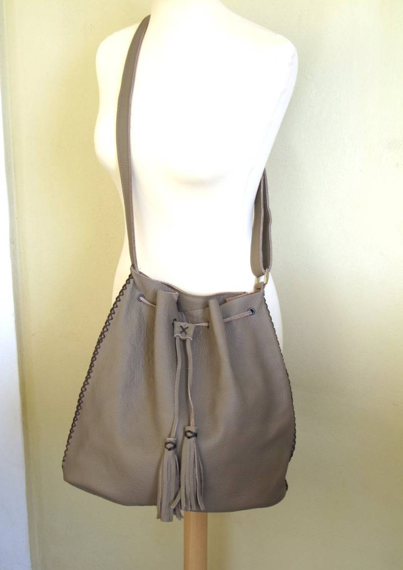 Handgefertigte Umhängetasche Aus Leder in 9 Farben von TUMABROTHERS